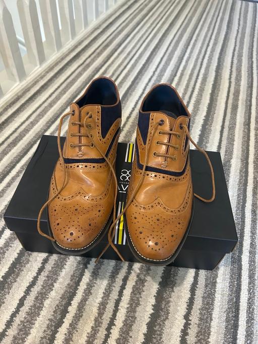  — Men’s house of Cavani shoes