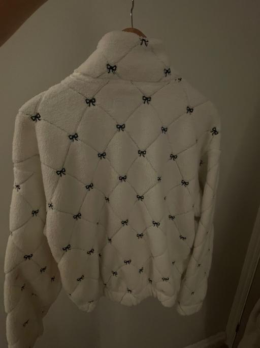  — Hollister bow fleece