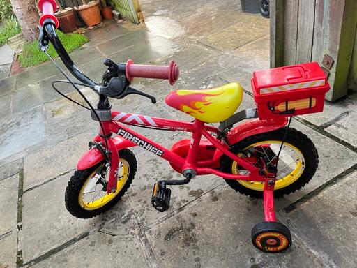 — firechief kids bike with stabilisers