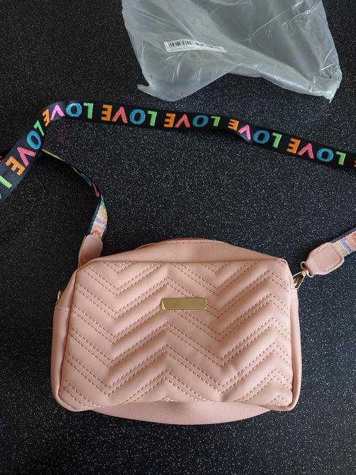  — Girls pink crossbody bag