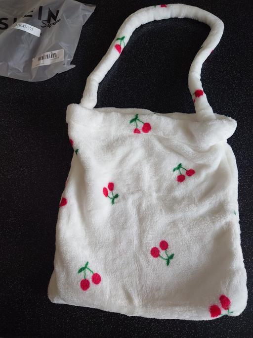 — Girls fleece cherry bag