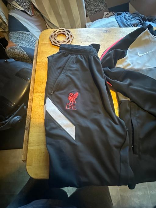  — Liverpool Training Tracksuit size XL youth