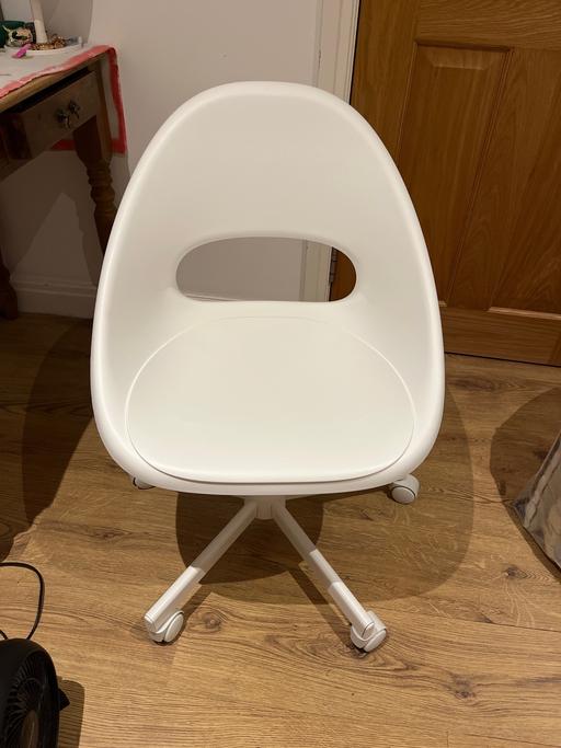  — Ikea white desk chair