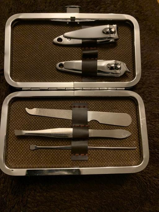  — Manicure set