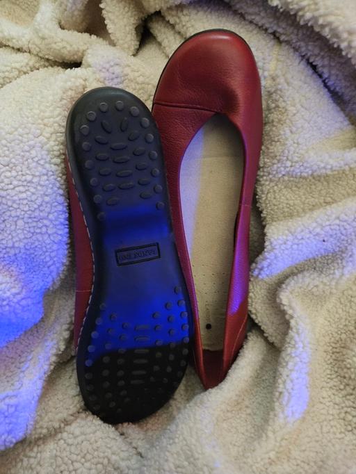  — LANDS END WOMEN'S SHOES
