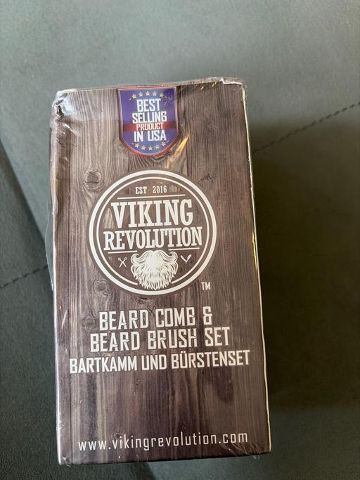  — New Mens beard brush/comb set
