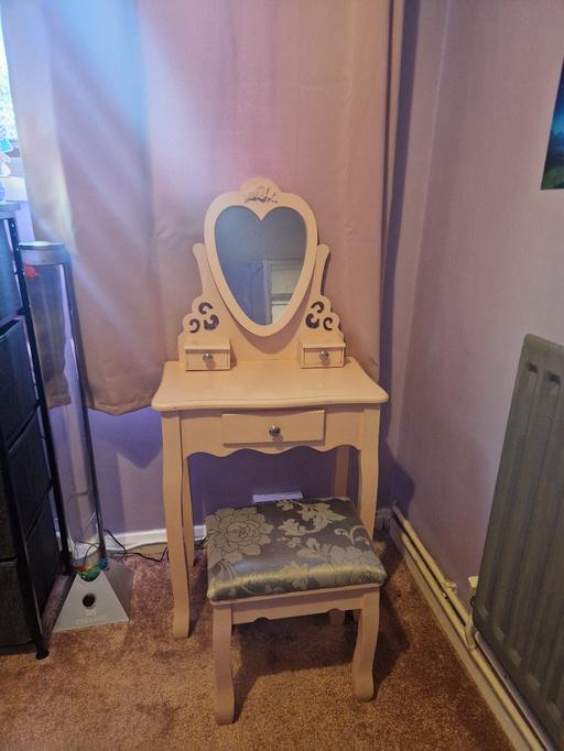  — girls dressing table with stool