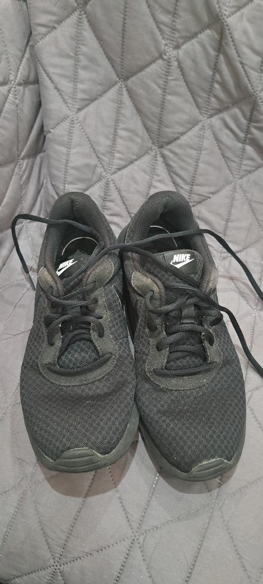  — Nike Trsiners size 6.