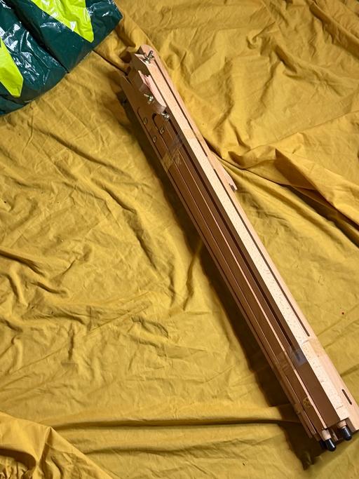  — Painting easel
