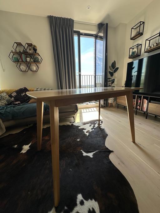  — Solid oak table