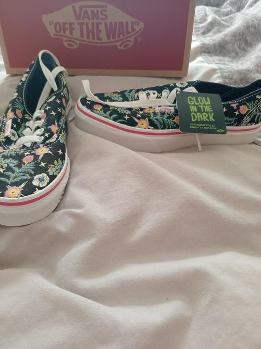 — vans never been warn