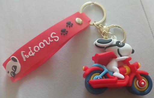  — key,bag charm )