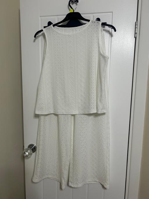  — Ladies Top and Trousers