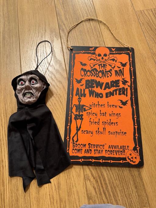  — Halloween decorative signs