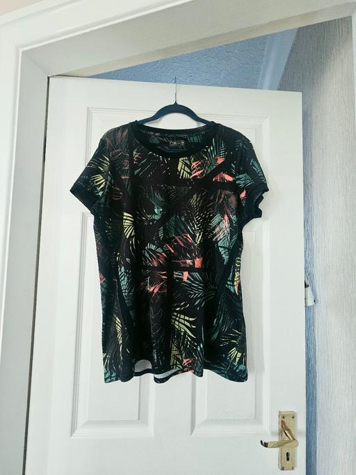  — Work out top, stretchy size 14.