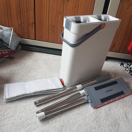  — SLIM MOP AND BUCKET+3 NEW MOP HEADS-USED ONCE