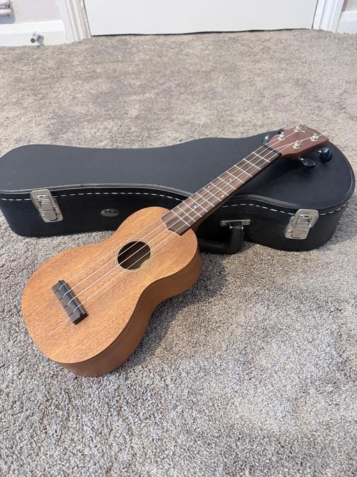  — Mahalo Ukulele (the popular kind) in a case
