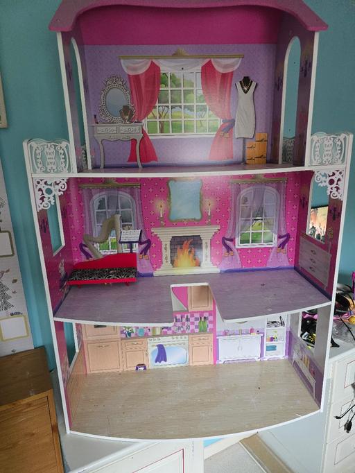  — wooden dolls house