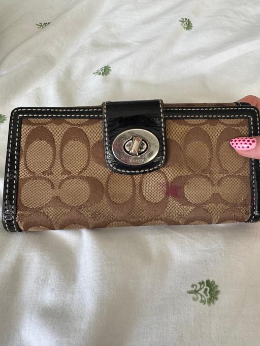  — Purse