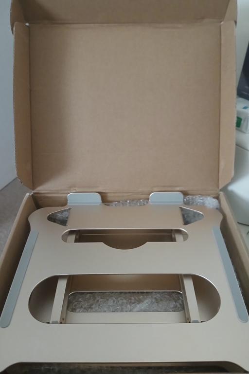  — laptop, i pad stand )