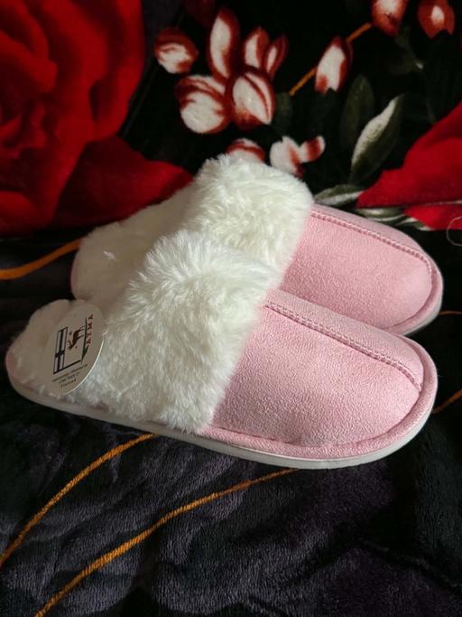  — Luxury Pink Faux Fur Slippers – Soft & Cosy