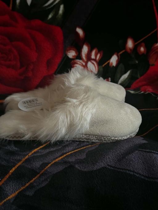  — Luxury Cream Faux Fur Slippers – Super Soft