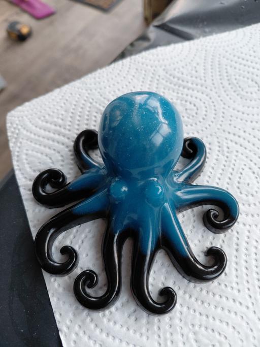  — resin octopus