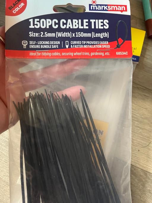  — Cable ties new 2£ a pack
