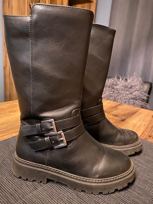  — Girls black boots