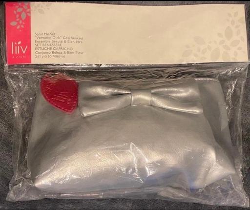 — Avon gift set