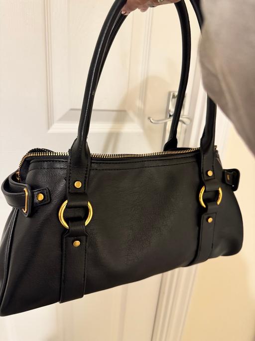  — Primark bag