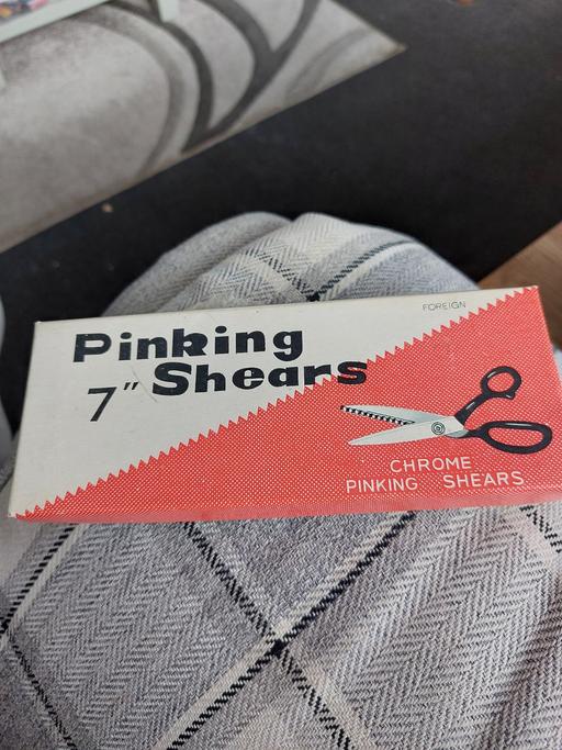  — pinking shears