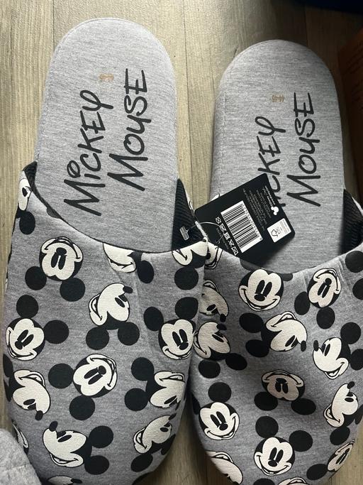  — New mens slippers size 10-10.5