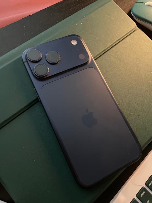  — iPhone 17 pro max grade A