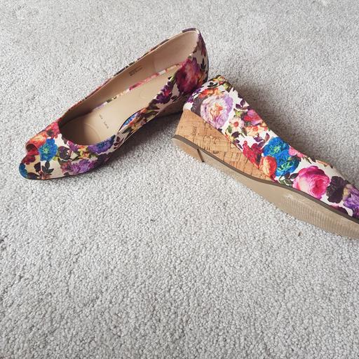  — DEBENHAMS LADIES SHOES 6 WORN ONCE