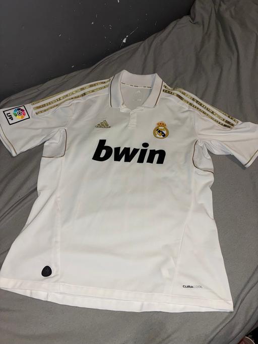  — Real Madrid shirt Large