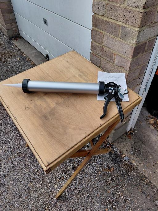  — 15" CAULKING GUN. UNUSED !