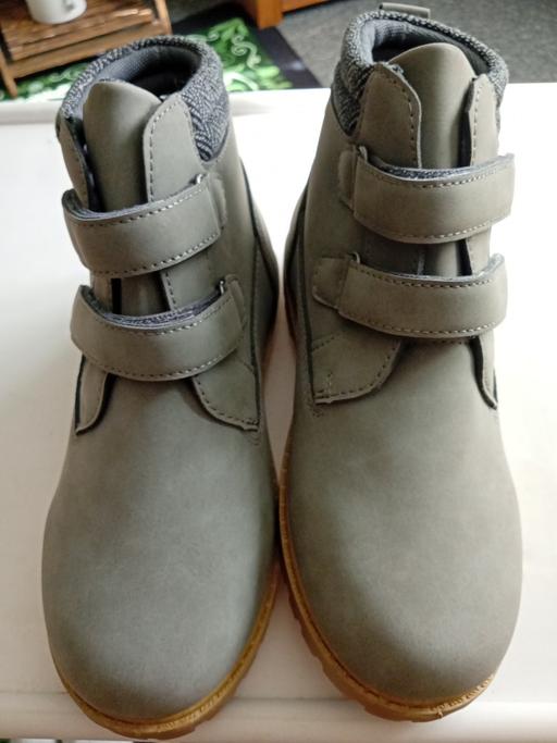  — brand new ladies boots size 5