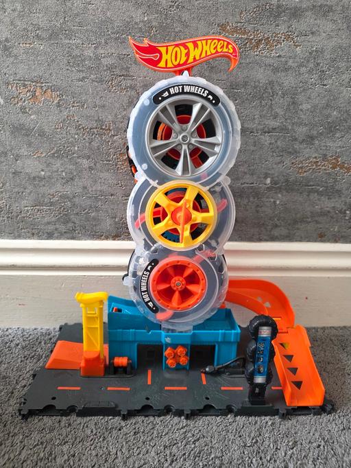  — Hot Wheels City Super Twist Tire Shop Playset