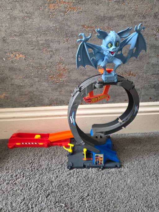  — Hot Wheels City Toy Car Track Set Bat Loop