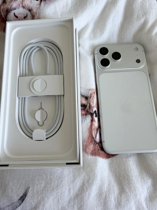  — iPhone 17 pro max 256gb