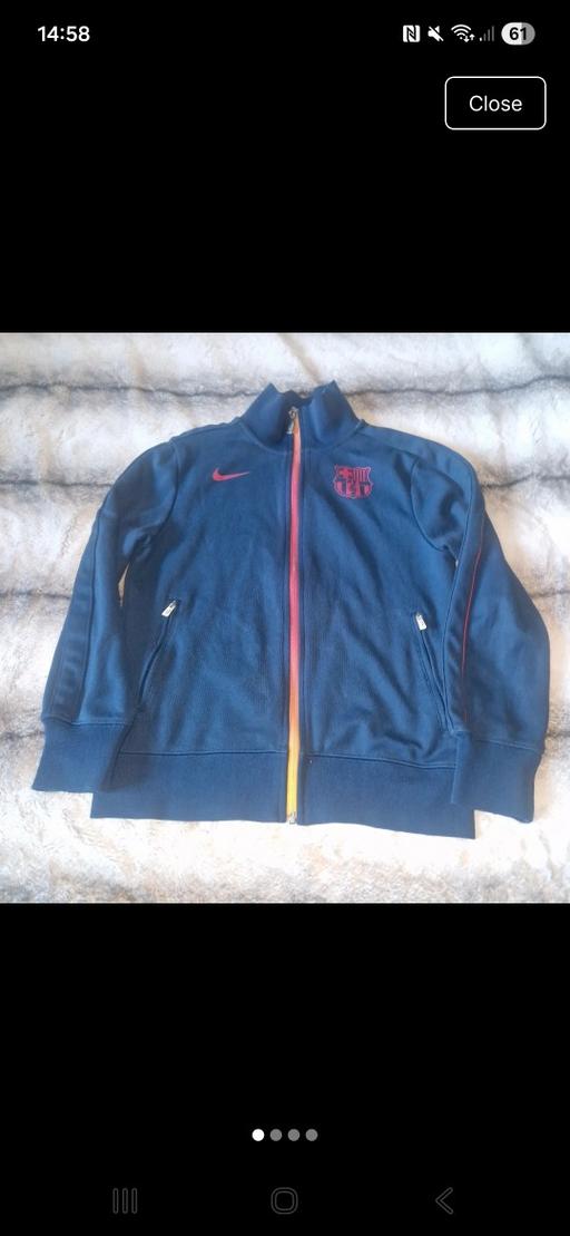  — boys Nike zip up top age 10-12 years