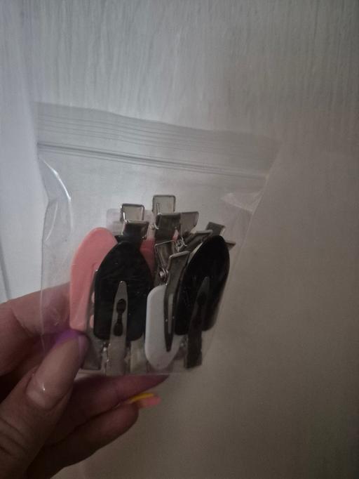  — new 8pk Hair Clips