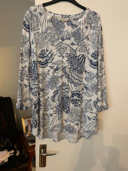  — Ladies blouse