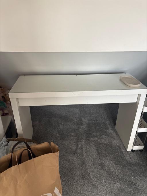  — Ikea malm dressing table