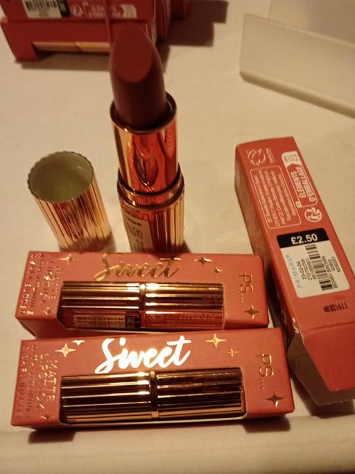  — 3 brand new ladies LIPSTICK SETS