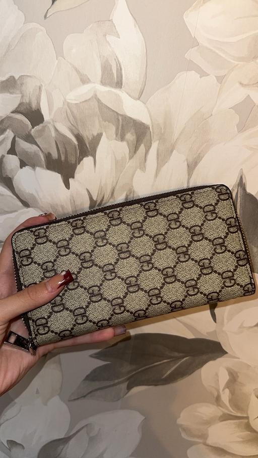  — Women’s purse