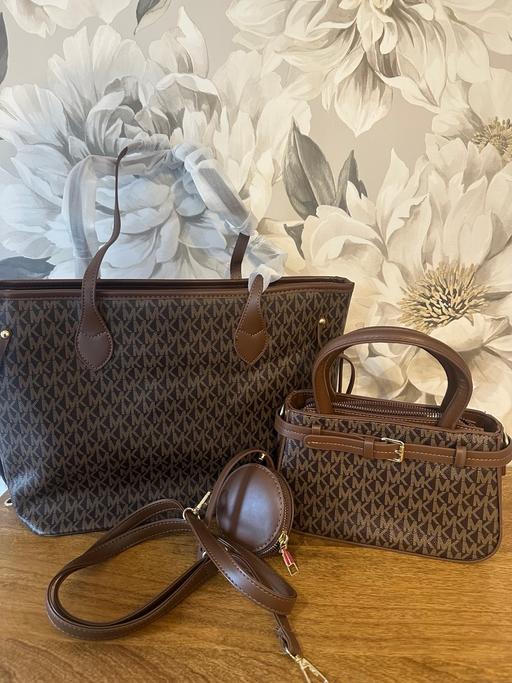  — Designed bag set