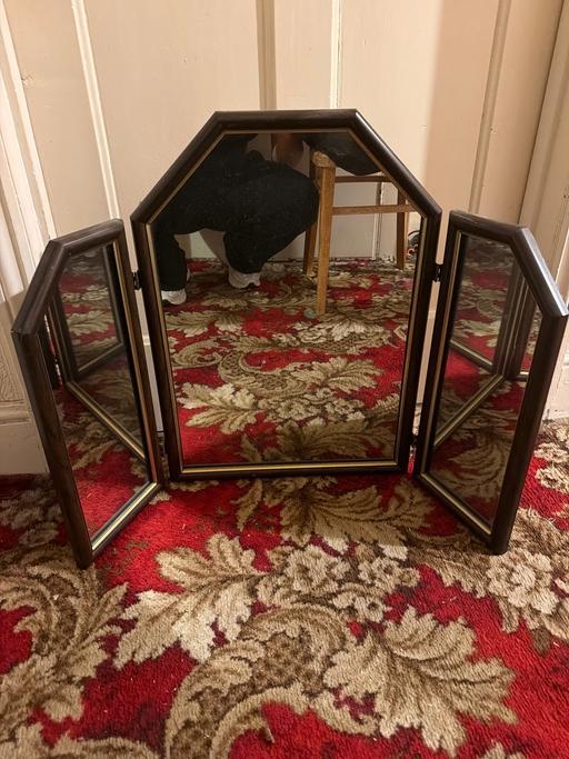  — Folding table mirror