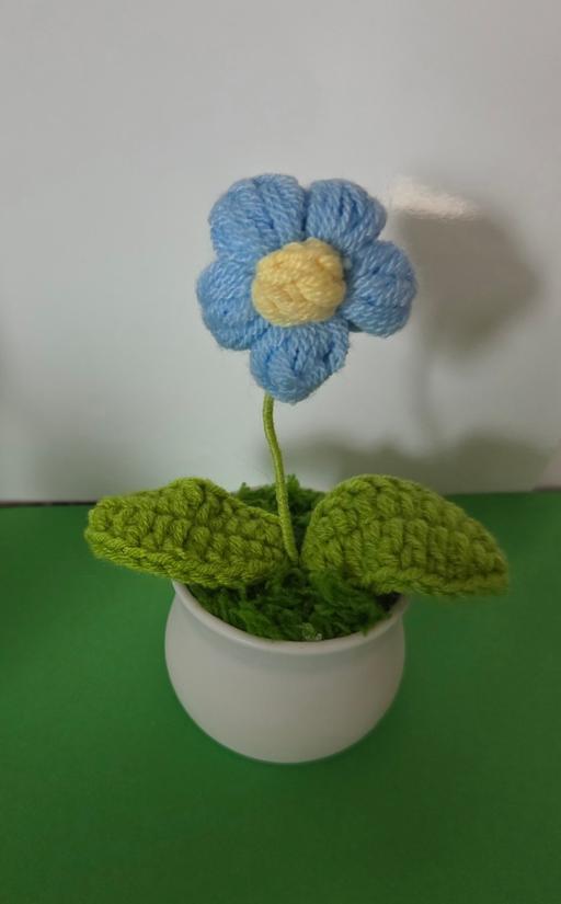  — CROCHET BLUE FORGETME NOT FLOWER